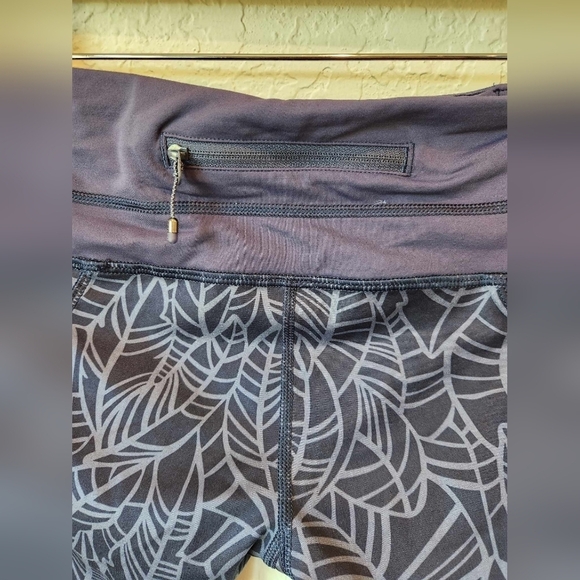 Lululemon Athletica Rare Leggings  Size 4 - Picture 3 of 6